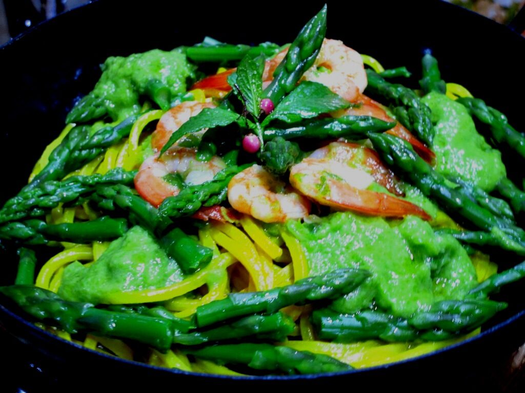 Spaghetti gamberi e punte di asparagi