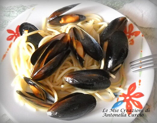 SPAGHETTI IN BIANCO CON LE COZZE