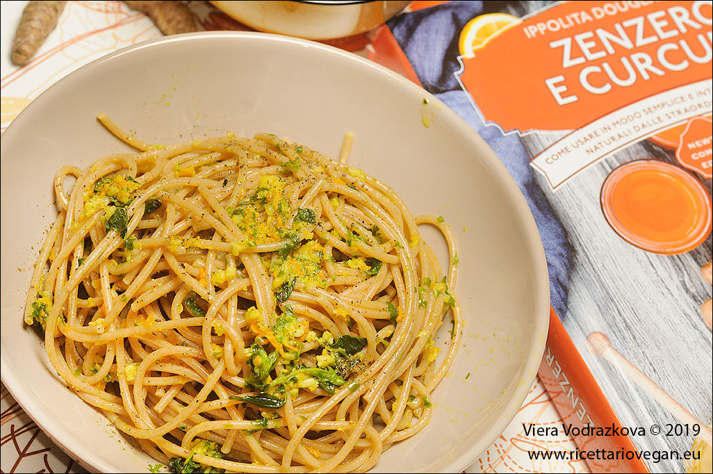 Spaghetti integrali aglio,olio,zenzero e curcuma