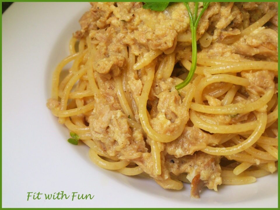 Spaghetti integrali alla carbonara di tonno