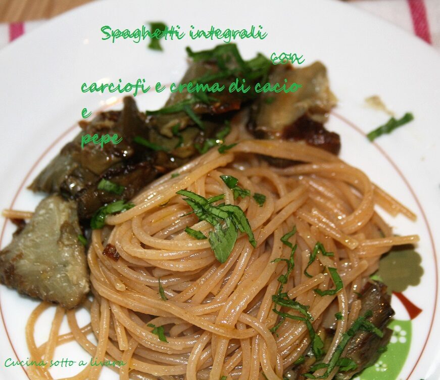 Spaghetti integrali con carciofi , cacio e pepe
