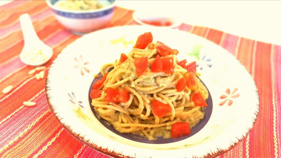Spaghetti integrali con pesto di melanzane e picadilli