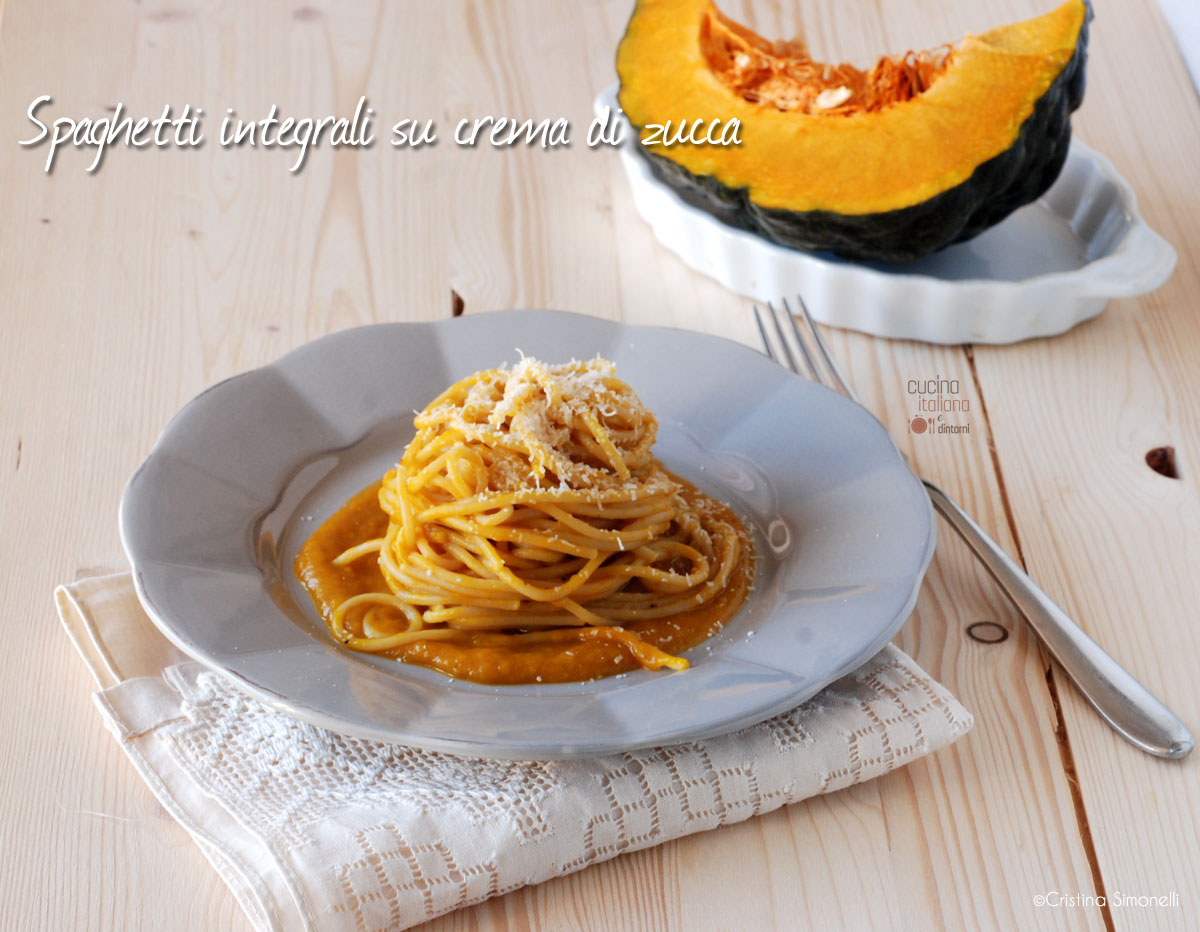 Spaghetti integrali su crema di zucca