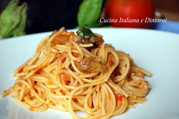 Spaghetti melanzane e pomodoro