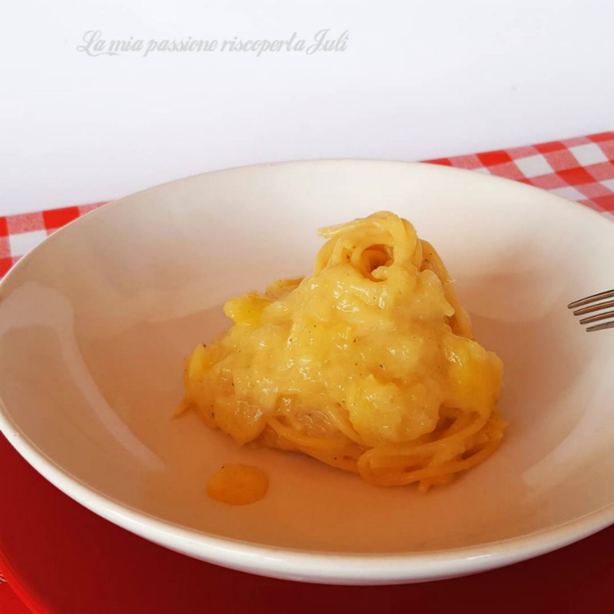 Spaghetti patate con besciamella e sottiletta