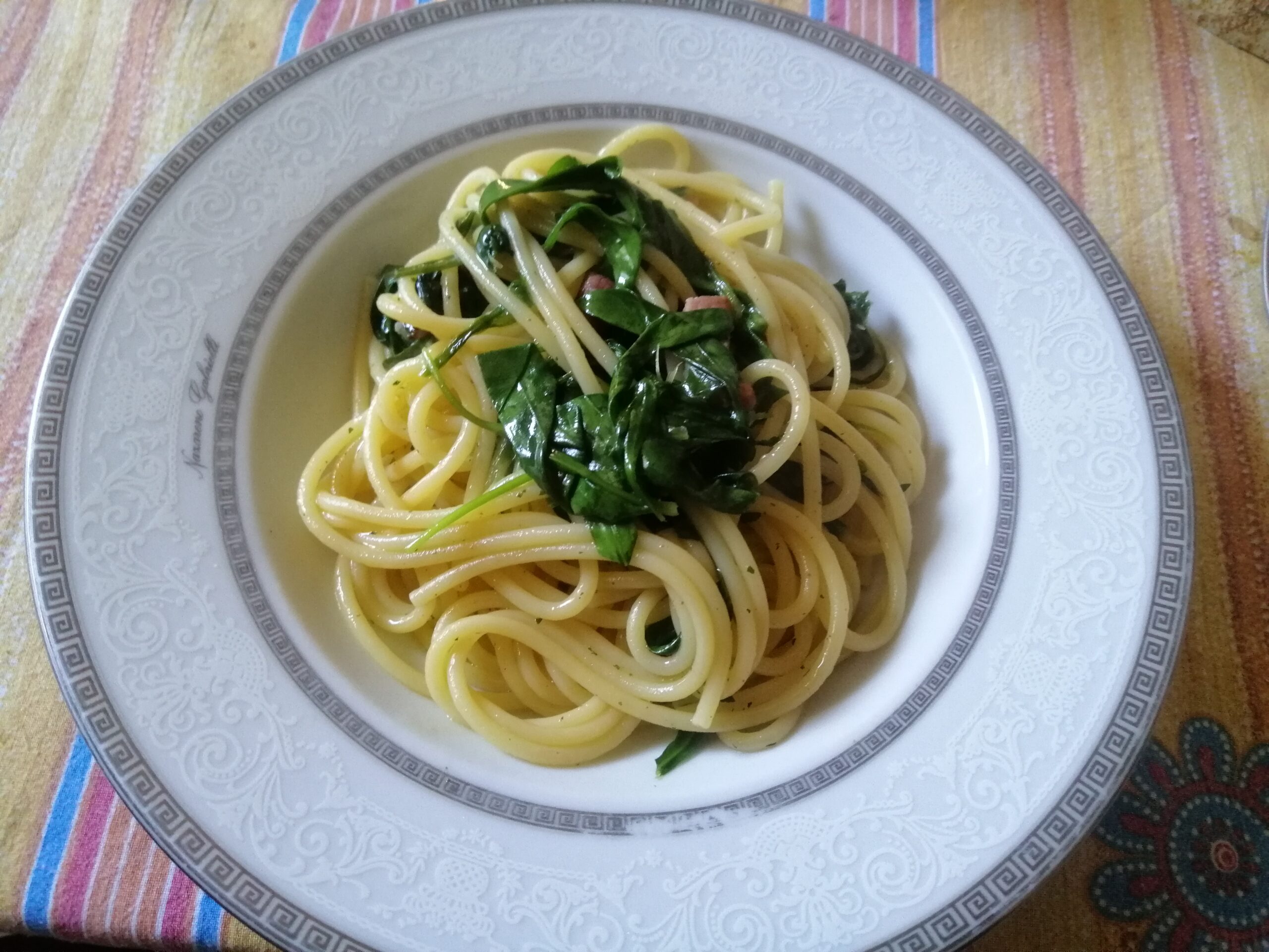 Spaghetti piccanti con gli stridoli