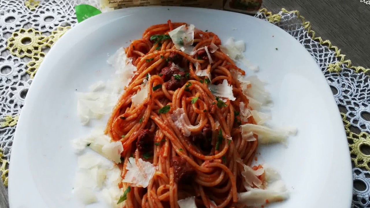 Spaghetti piccantini al sugo di salciccia