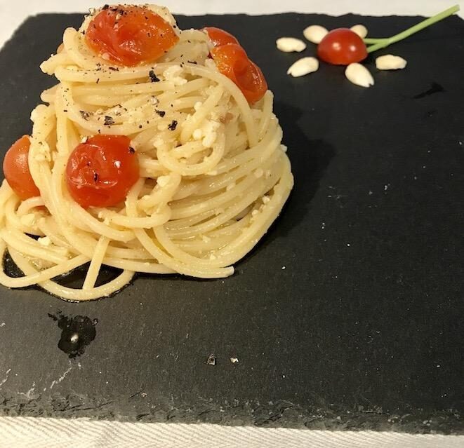Spaghetti pomodorini e mandorle