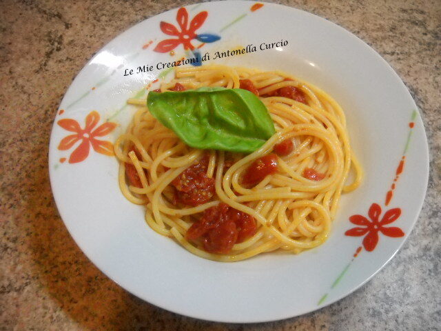 SPAGHETTI POMODORO E BASILICO
