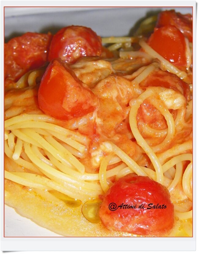 Spaghetti pomodoro e mozzarella
