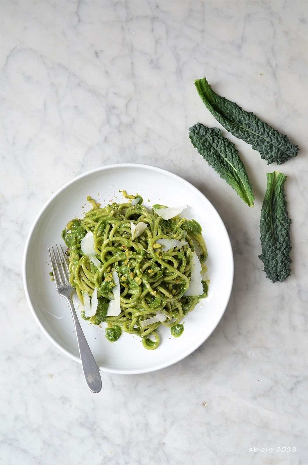 Spaghetti quadrati con pesto di cavolo nero e pistacchi