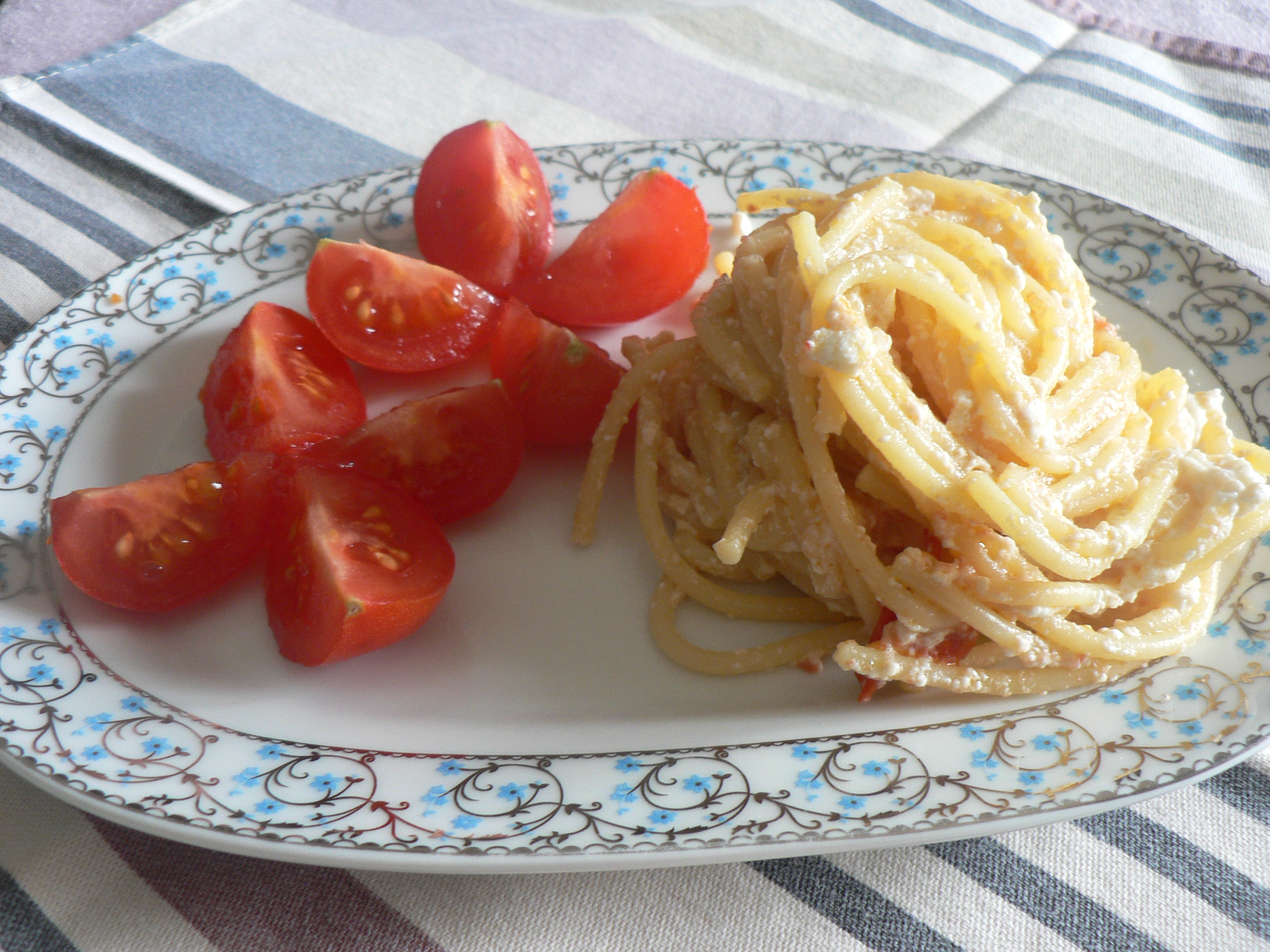 Spaghetti ricotta e pomodorini | noi due in cucina