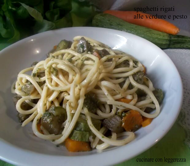Spaghetti rigati alle verdure e pesto