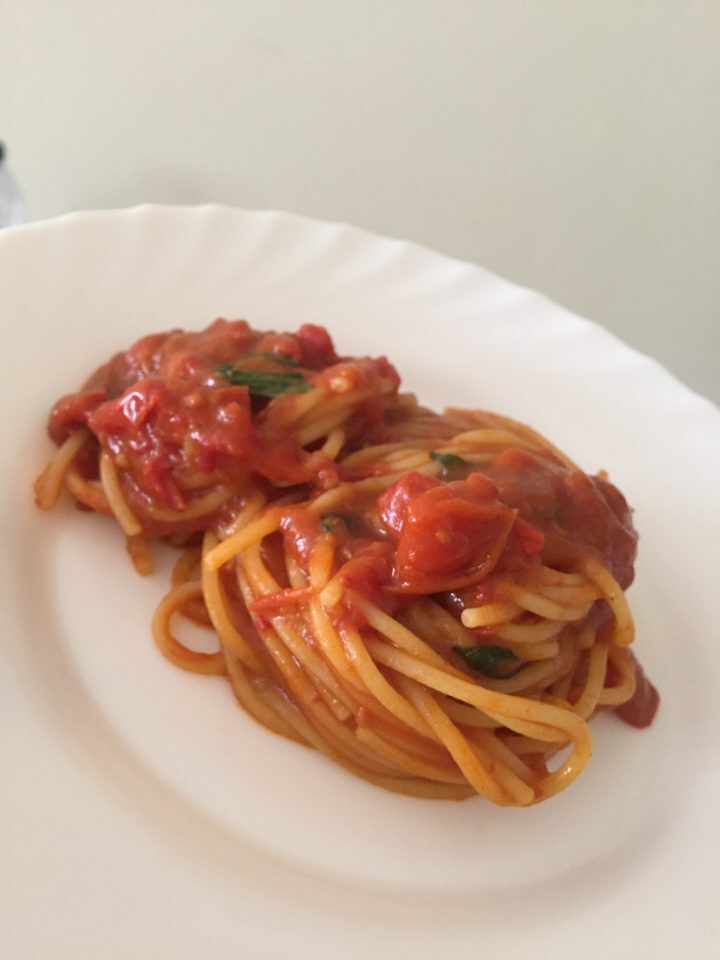 Spaghetti risottati con pomodorini e basilico