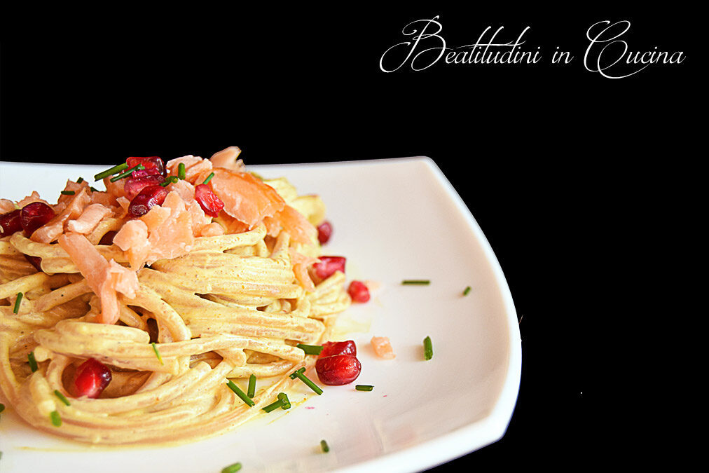 Spaghetti salmone, zafferano e melagrana