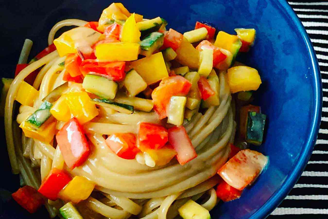 Spaghetti verdure e pasta d'acciughe