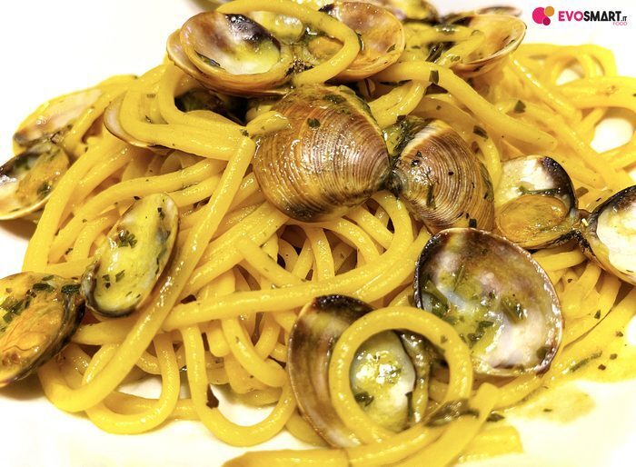 Spaghetti vongole e zafferano: alternativa gustosa