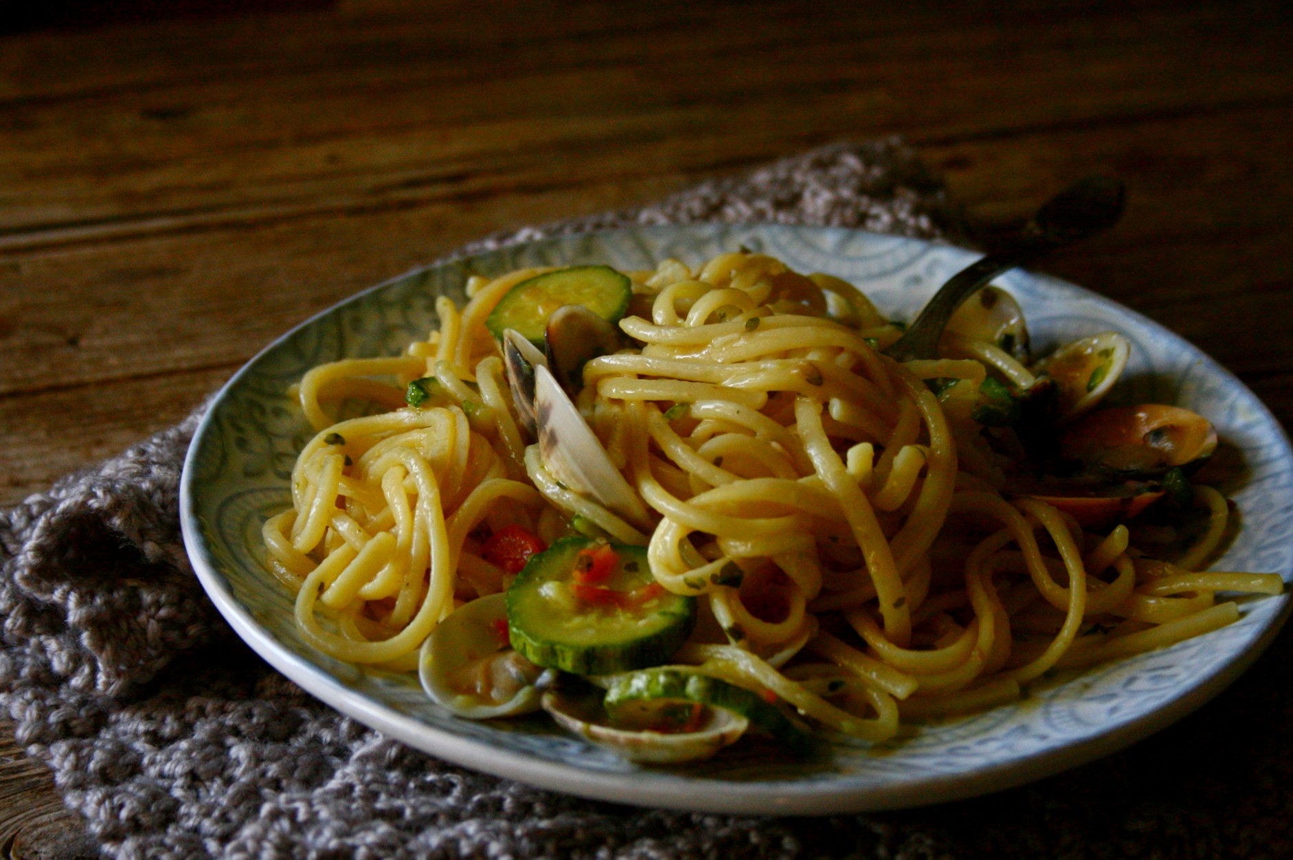 Spaghetti vongole veraci , lupini di mare  e zucchine