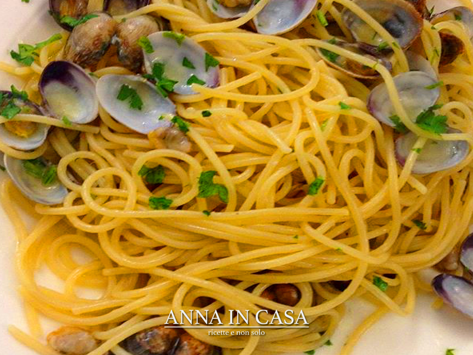 Spaghetti zafferano e vongole