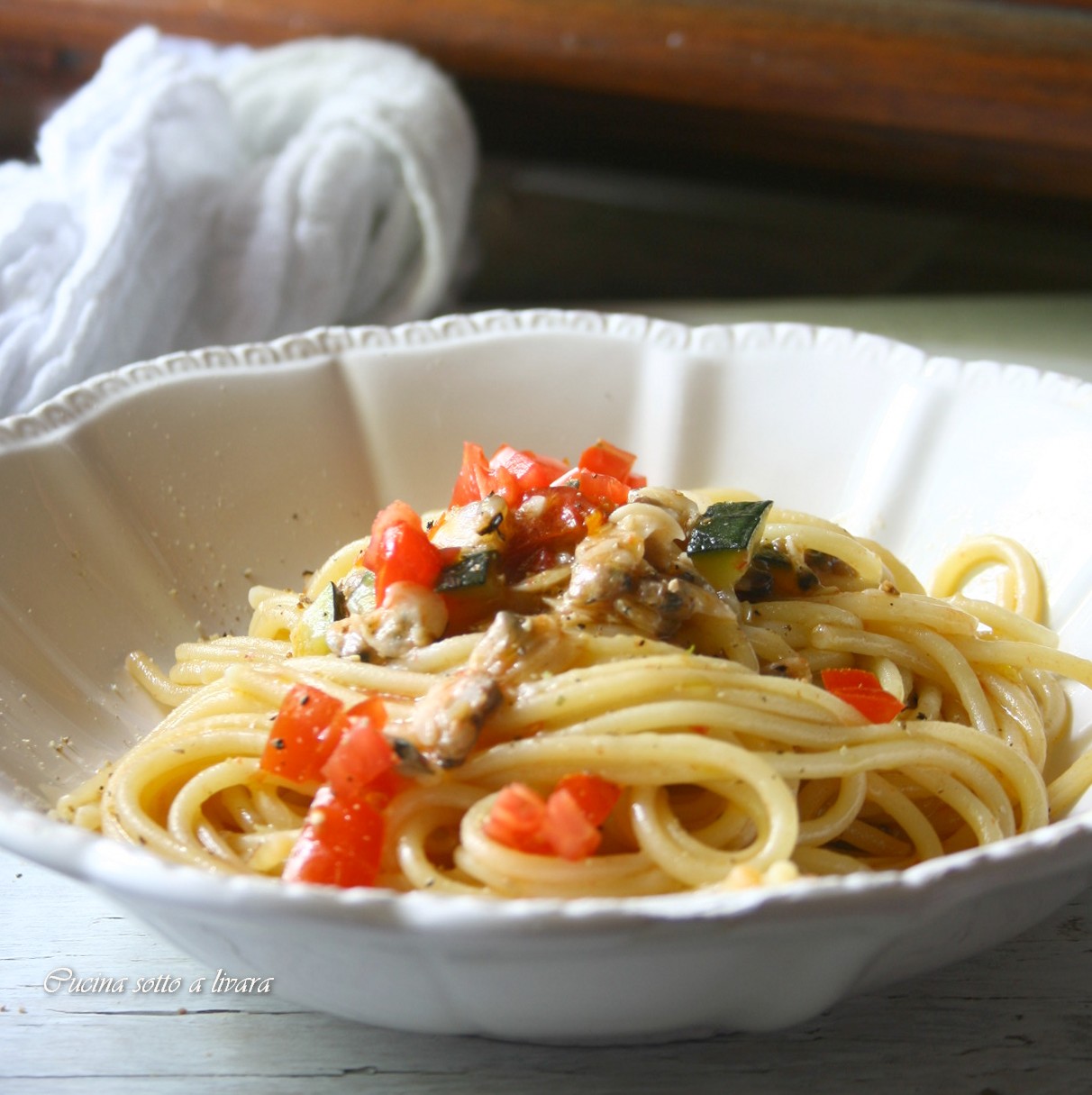 Spaghetti zucchine, vongole e pomodorini