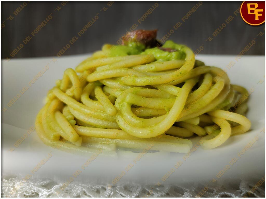 Spaghettoni con crema di piselli e alici sott’olio
