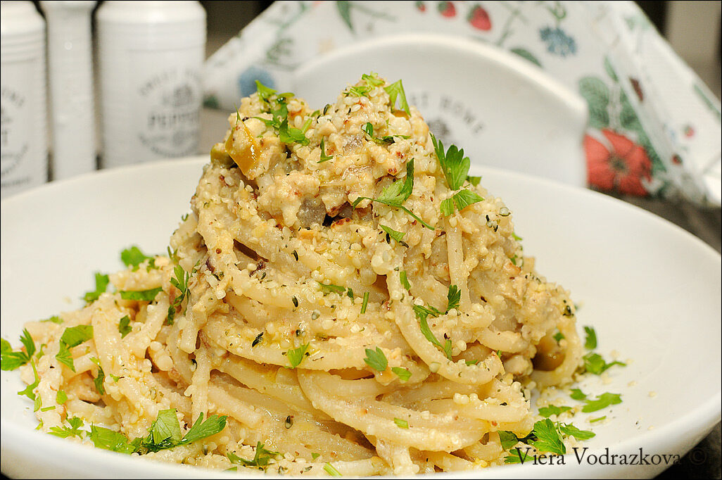Spaghettoni con salsa quasi formaggiosa