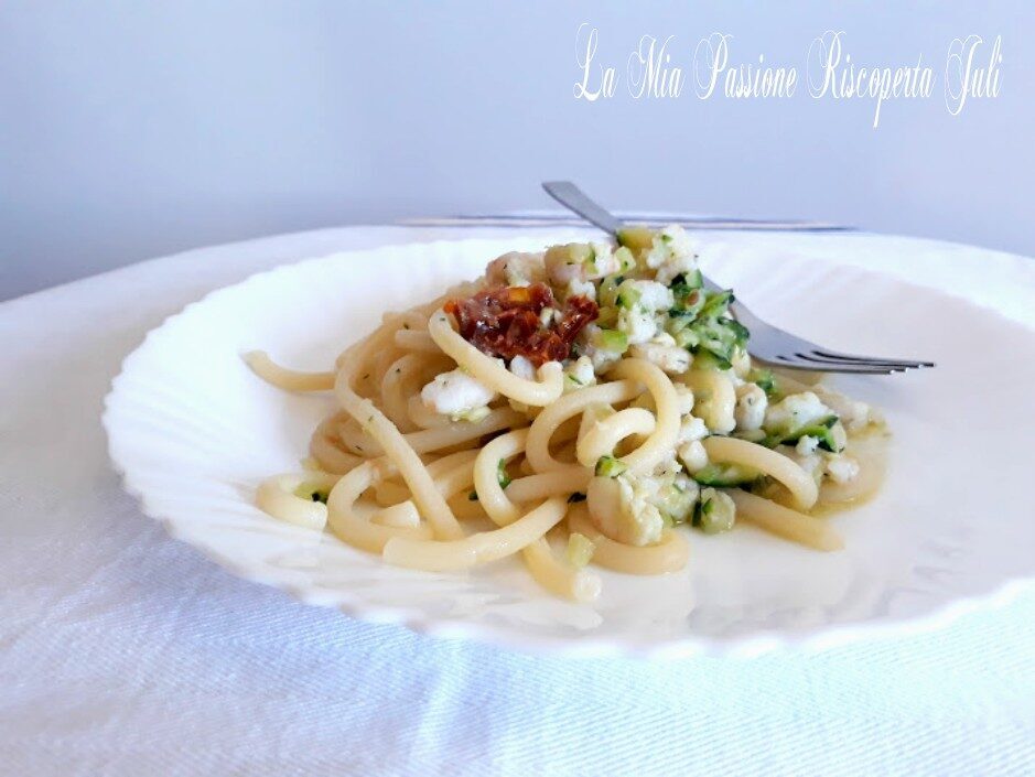 Spaghettoni con zucchina e pomodoro secco