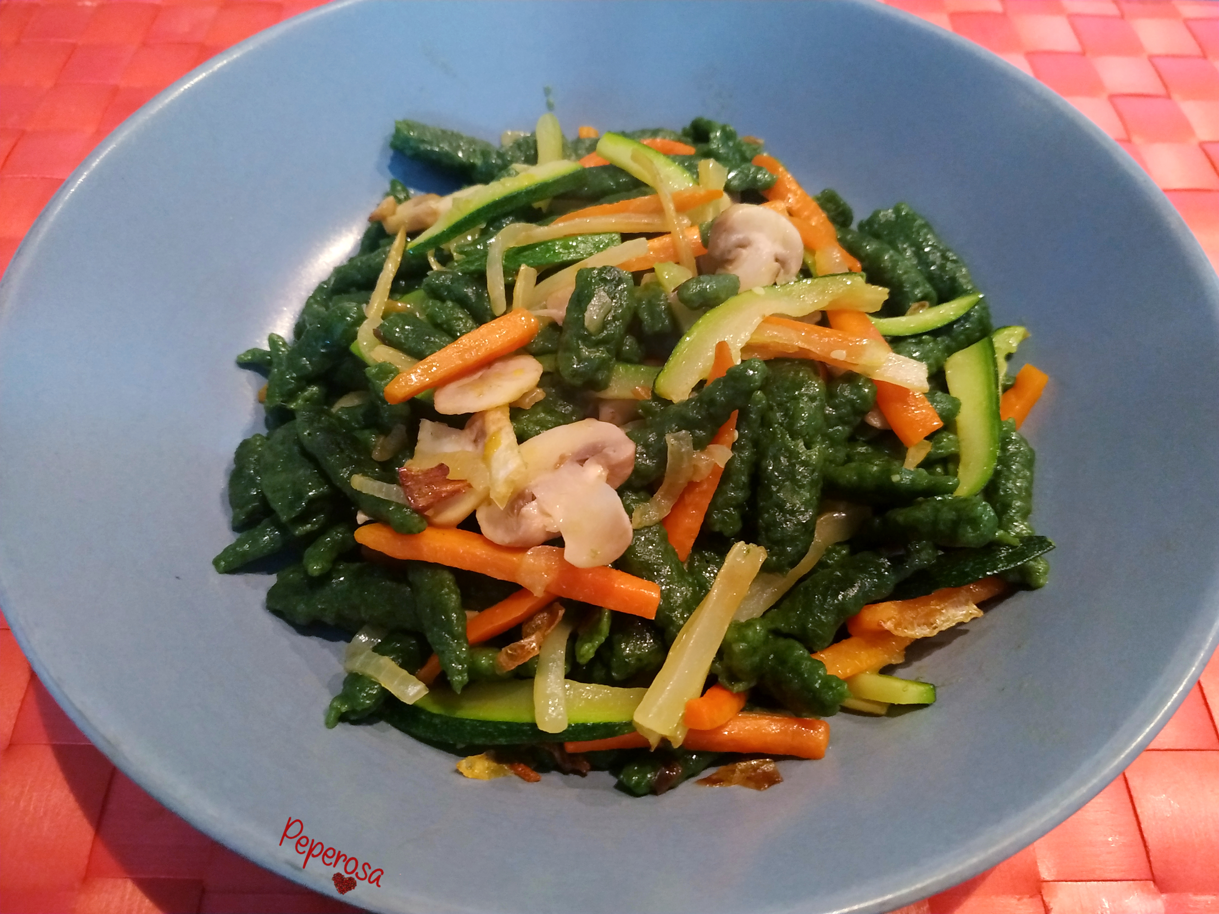 Spatzle agli spinaci con le verdure