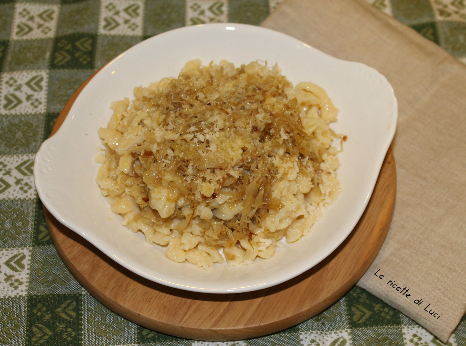 Spatzle binanchi con crauti e formaggio