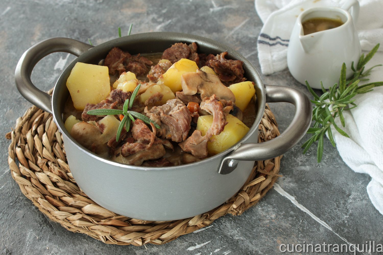 Spezzatino con funghi e patate
