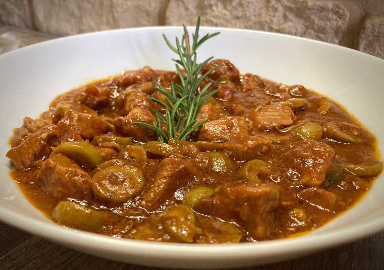Spezzatino con olive ricetta: cottura in umido (noce di vitello)