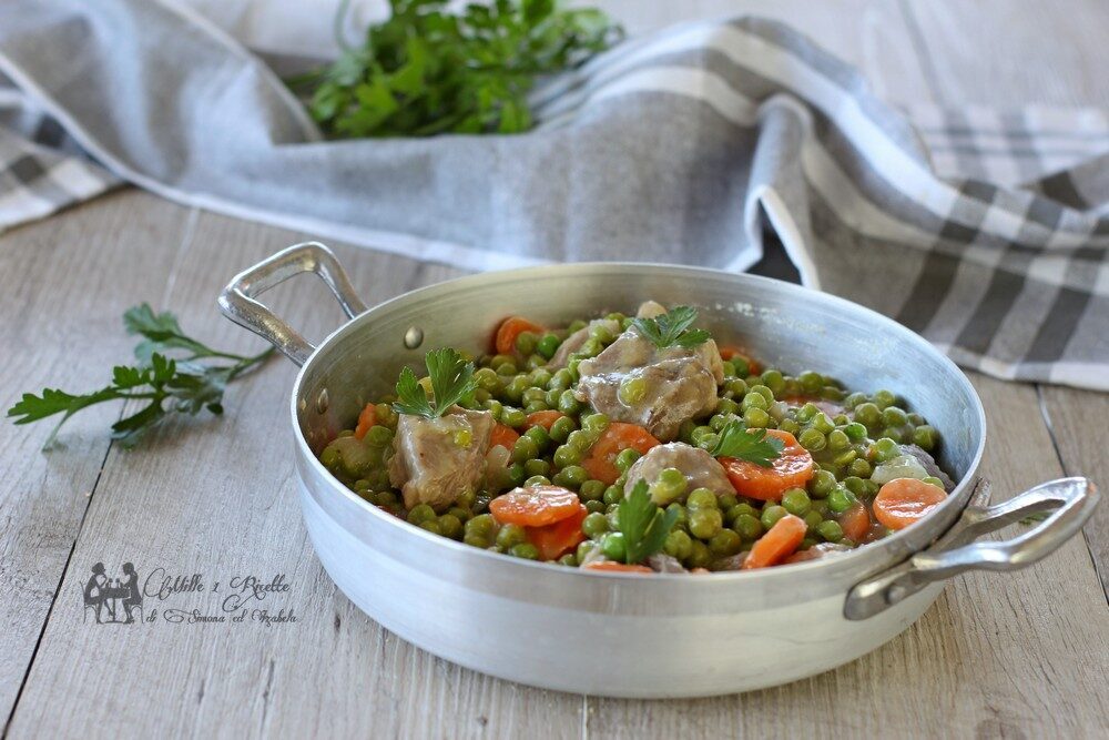 Spezzatino con piselli e carote