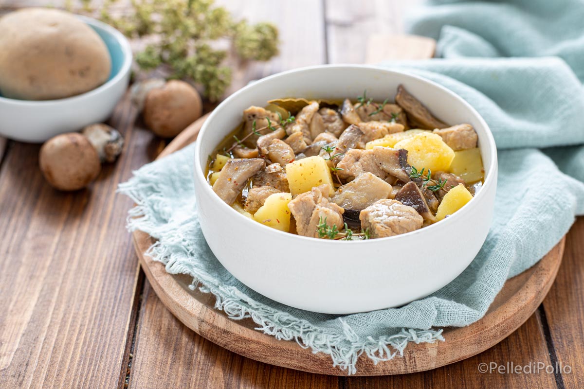 Spezzatino di maiale con patate e funghi