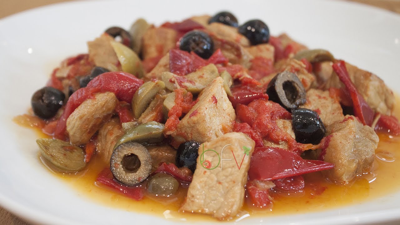 Spezzatino di maiale con peperoni e olive [videoricetta]