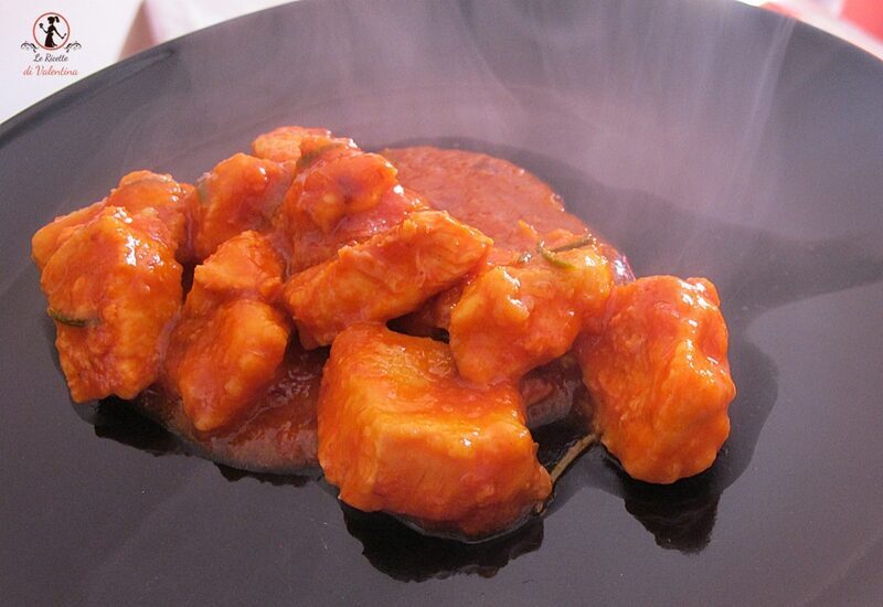 Spezzatino di pollo al sugo in pentola a pressione elettrica