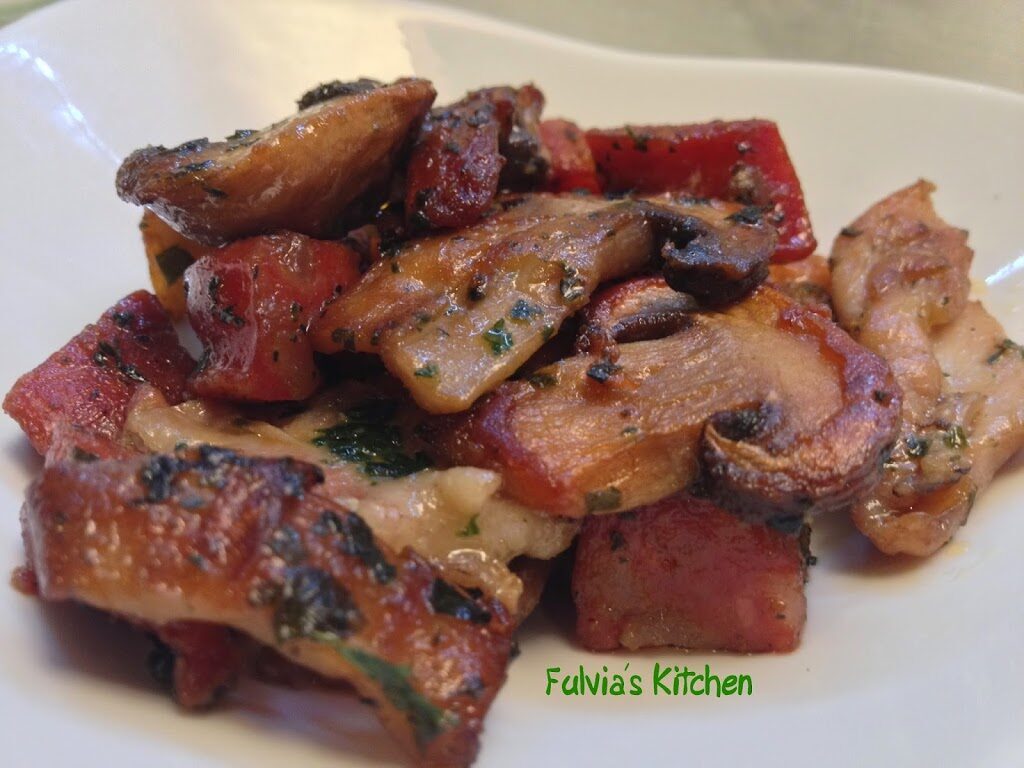 Spezzatino di pollo con chorizo e funghi prataioli