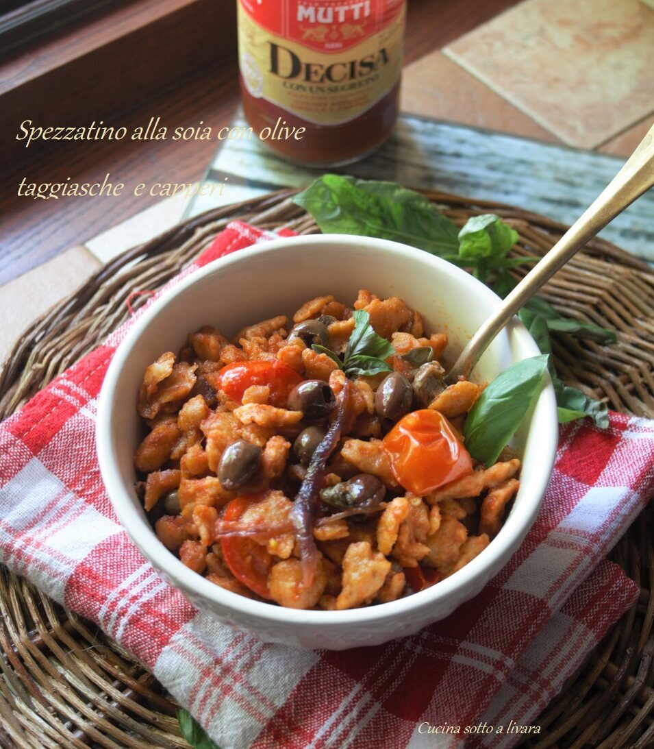 Spezzatino di soia con olive taggiasche e capperi
