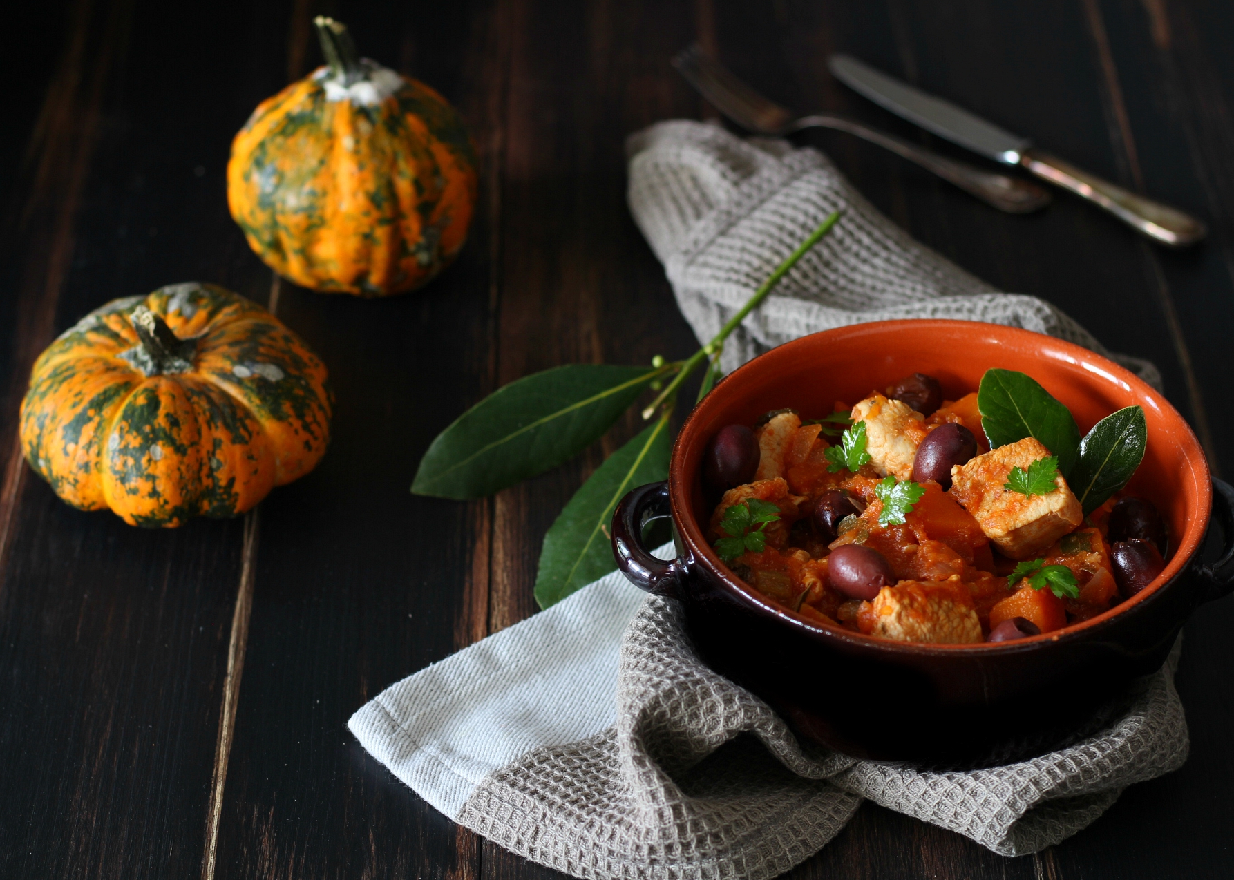 Spezzatino di tacchino alla zucca e olive nere