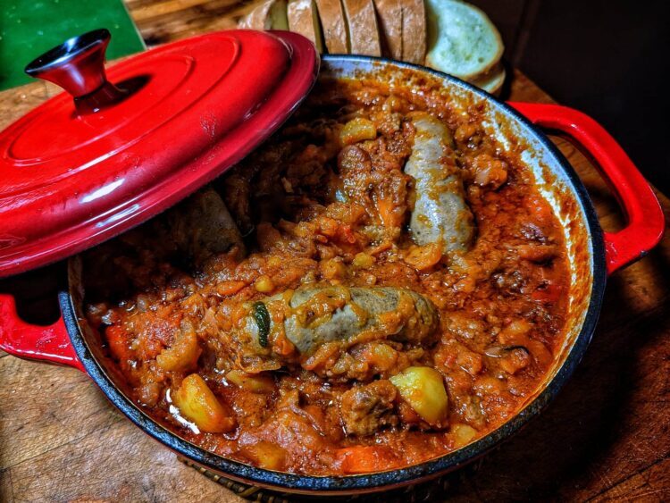 Spezzatino di verdure con salsicce