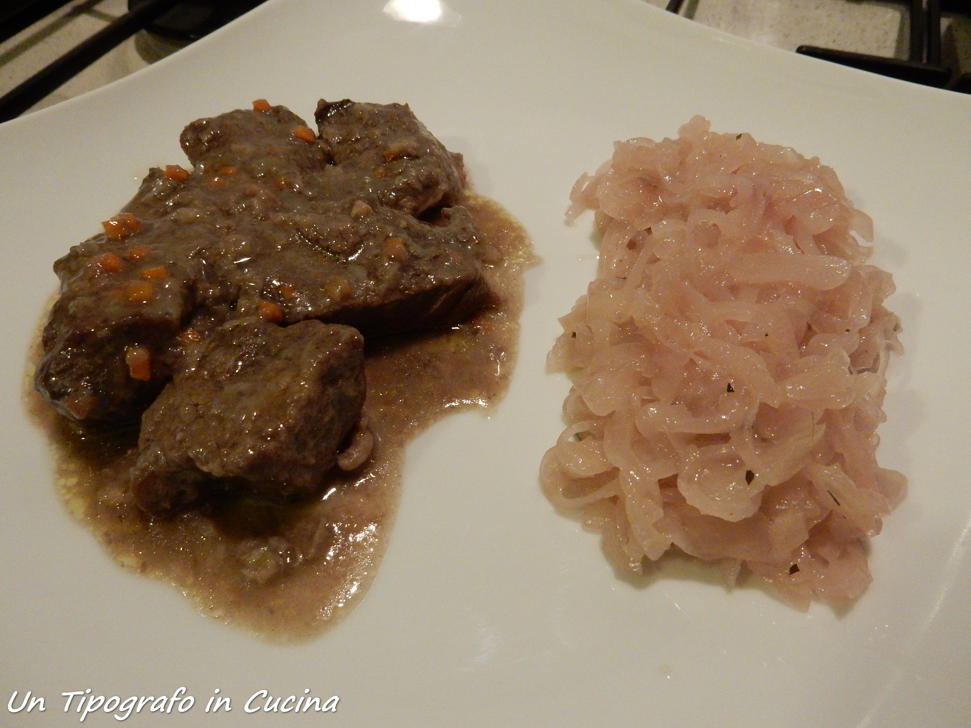 Spezzatino di vitello adulto con cipolle di tropea appassite…