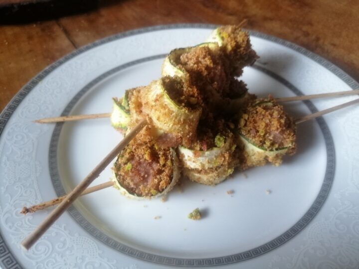 Spiedini con salsiccia e zucchine