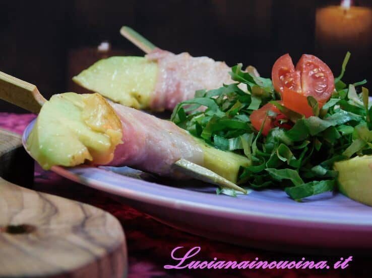 Spiedini di avocado e bacon croccante
