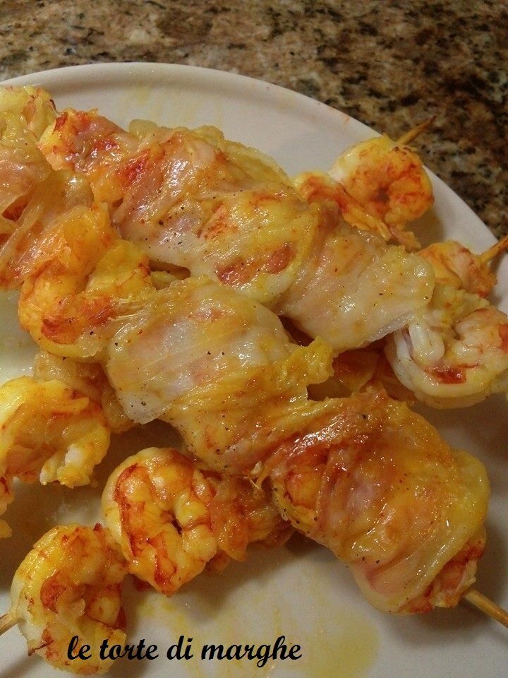 Spiedini di gamberi al rhum e lardo di colonnata