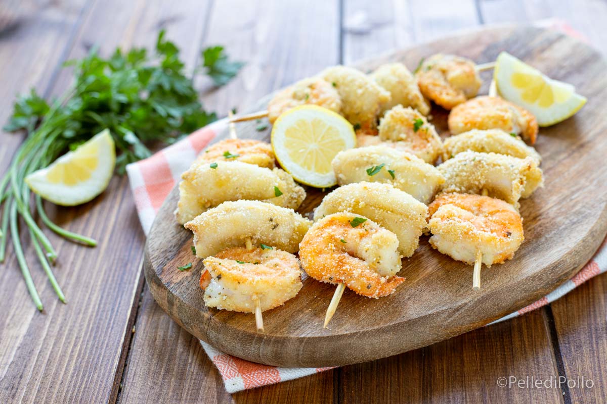 Spiedini di gamberi e calamari al forno
