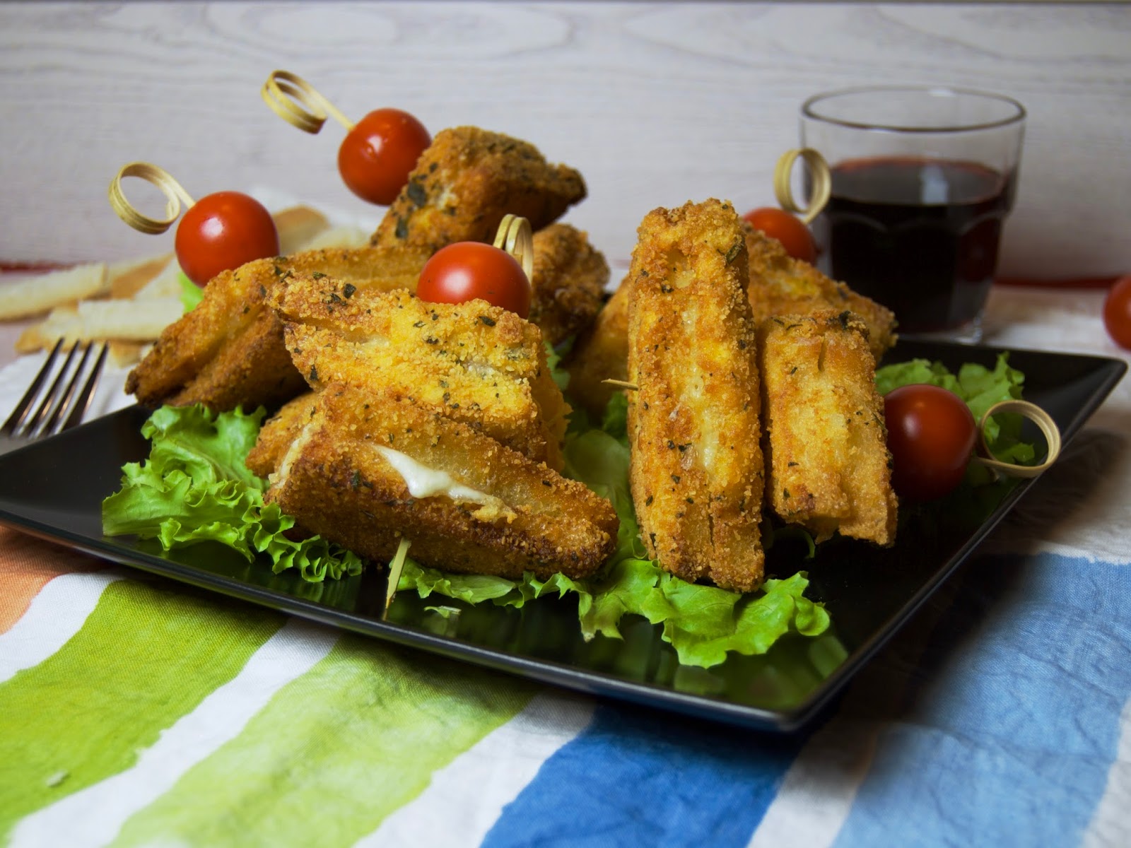 Spiedini di mozzarella in carrozza.