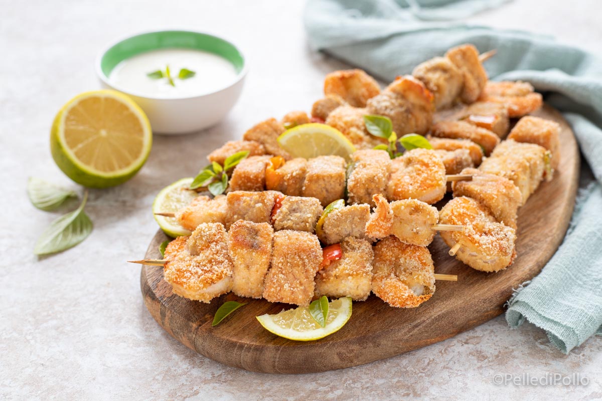 Spiedini di pesce e gamberi