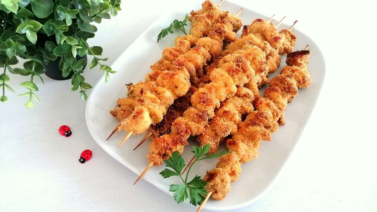 Spiedini di pollo barbecue al forno, sfiziosi e saporiti