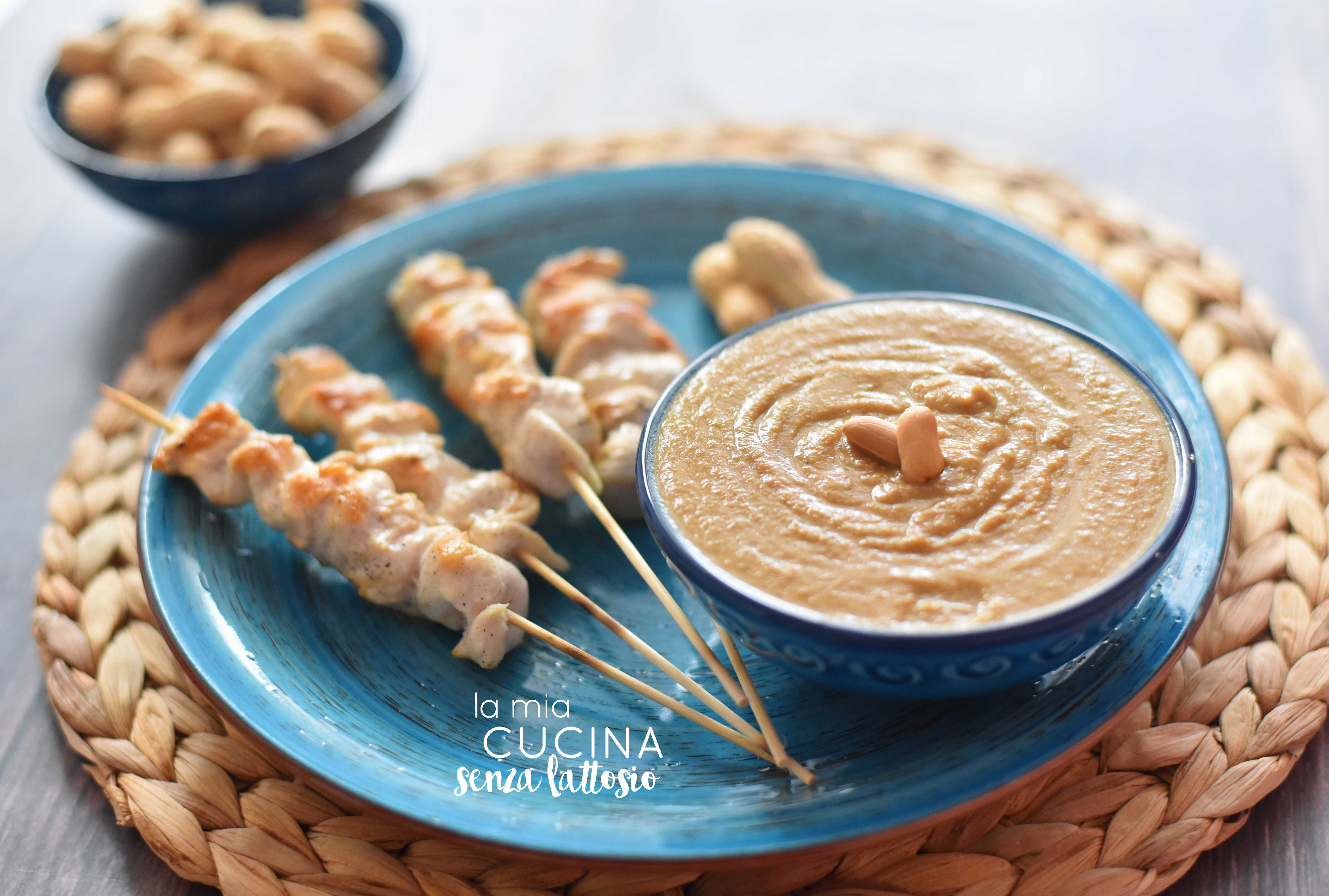 Spiedini di pollo con salsa agli arachidi