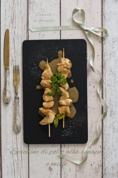 Spiedini di pollo con salsa alla senape e miele