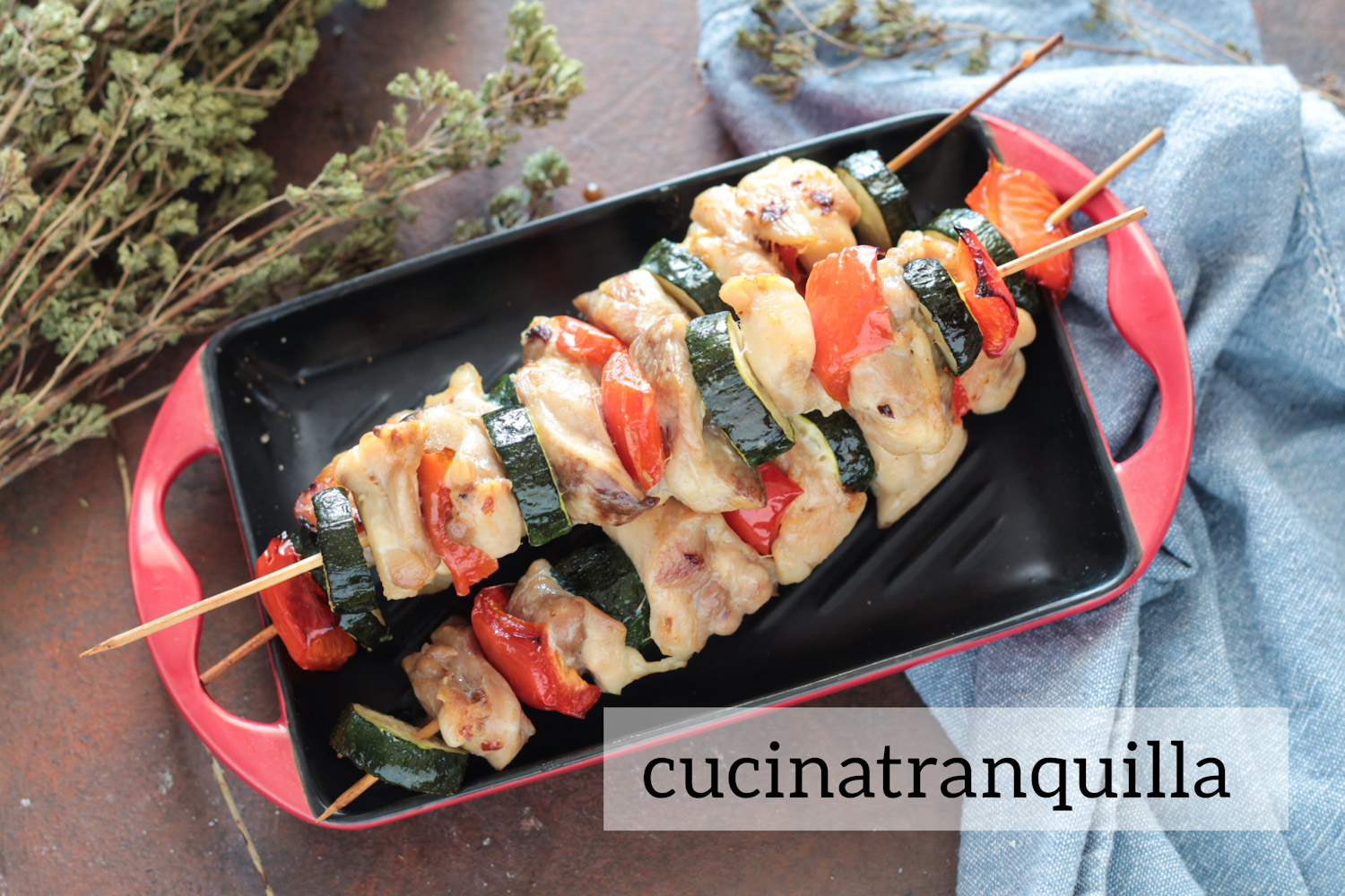 Spiedini di pollo e verdure al forno